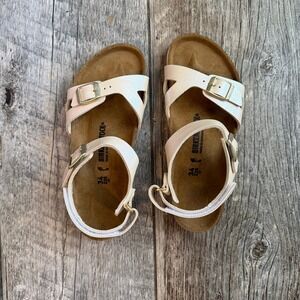 Birkenstock Kids Cream Crisscross Buckle Sandals